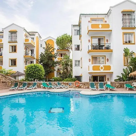Alanda Club Aparthotel 4*